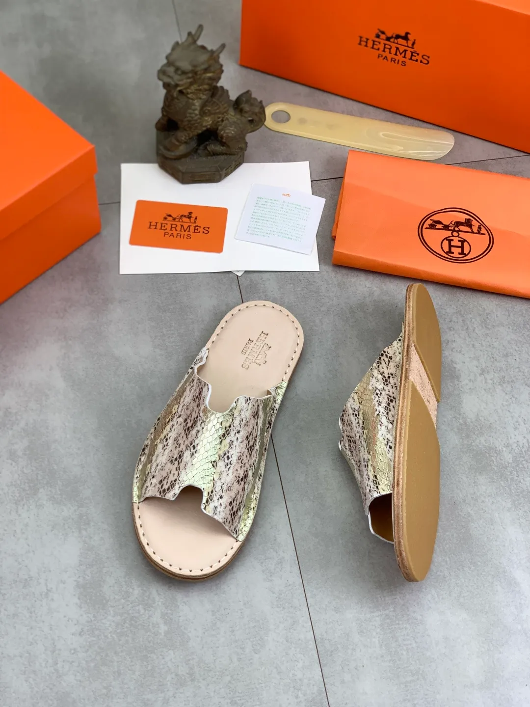 Men's men's shoes 💰P360 new model (genuine leather outsole series) new colors are coming simultaneously on the official website [HERMES] Hermès series: original development, original anatomy display, exclusive outsole [Material] Sole: original genuine leather sole with cow essence film 🌸. Fabric Original calfskin Lining: Imported cowhide, delicate and soft Code number: 38-44